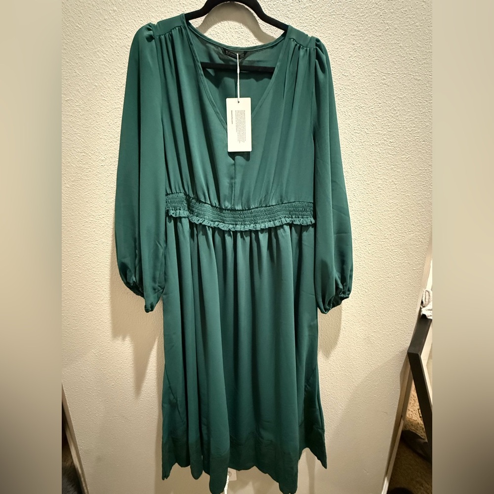 BloomChic Size 16 Emerald Green Midi Dress Long Sleeve NWT